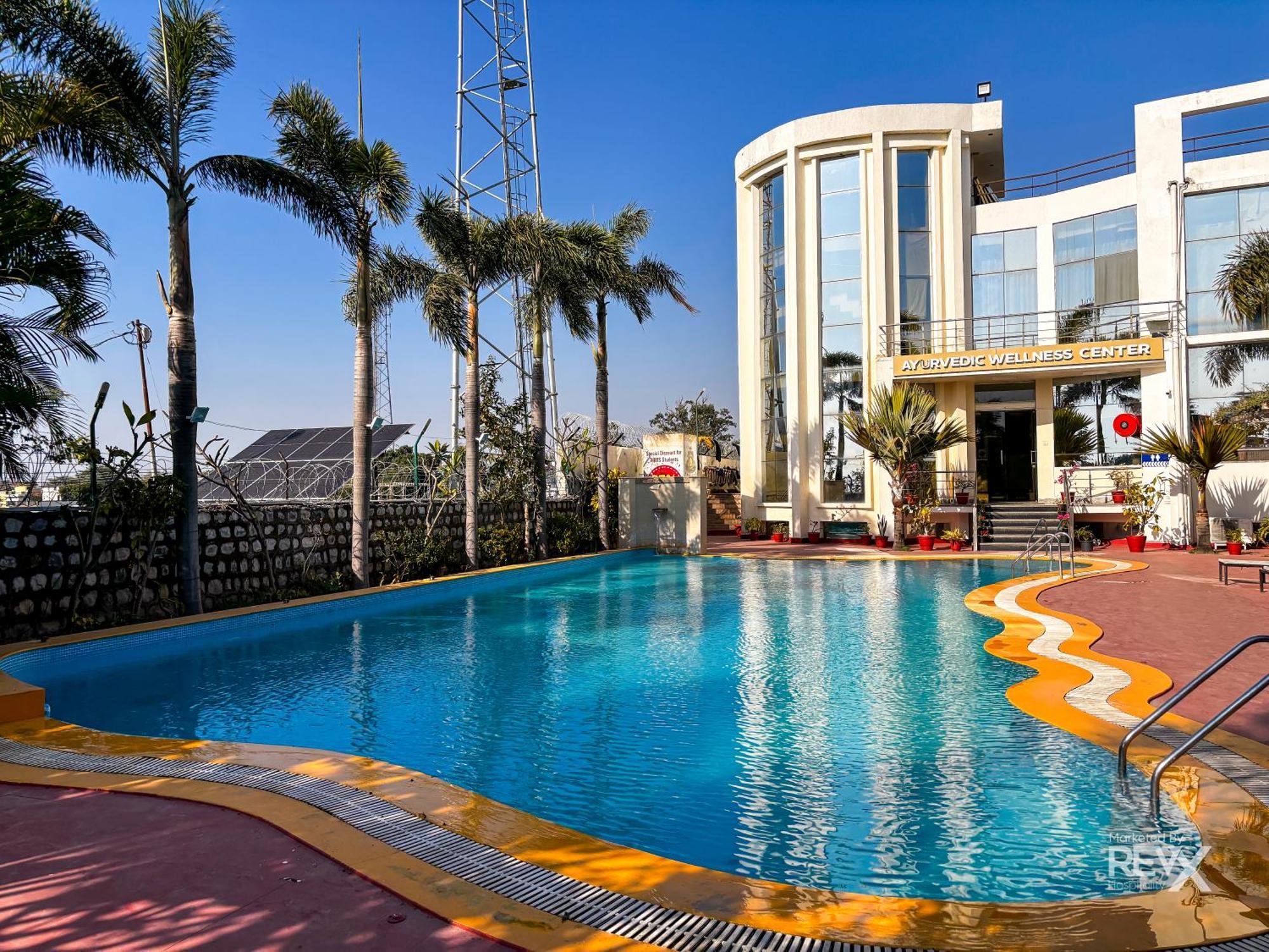 רישיקש The Neeraj River Forest Resort Ayurvedic Wellness Center מראה חיצוני תמונה