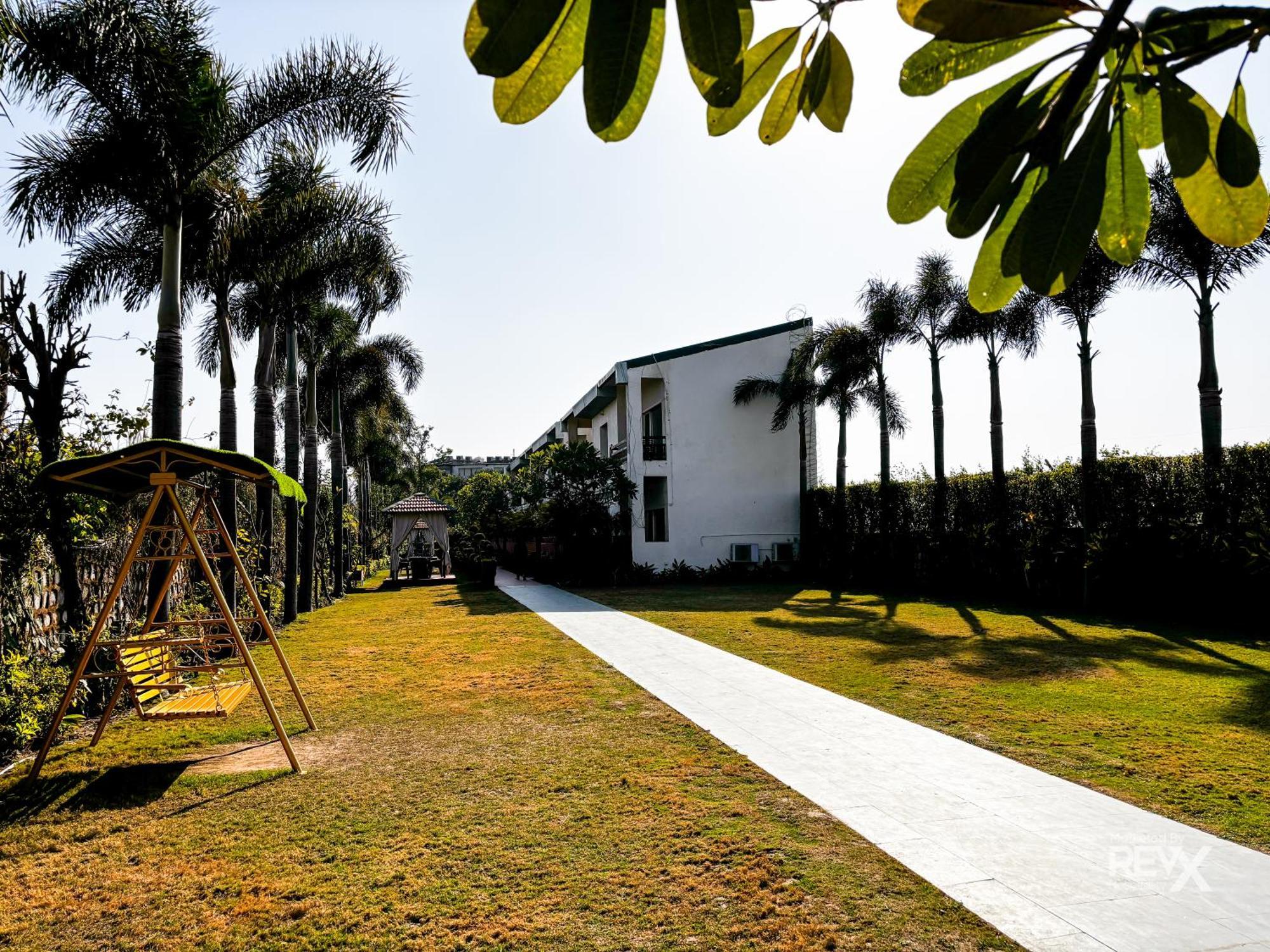 רישיקש The Neeraj River Forest Resort Ayurvedic Wellness Center מראה חיצוני תמונה