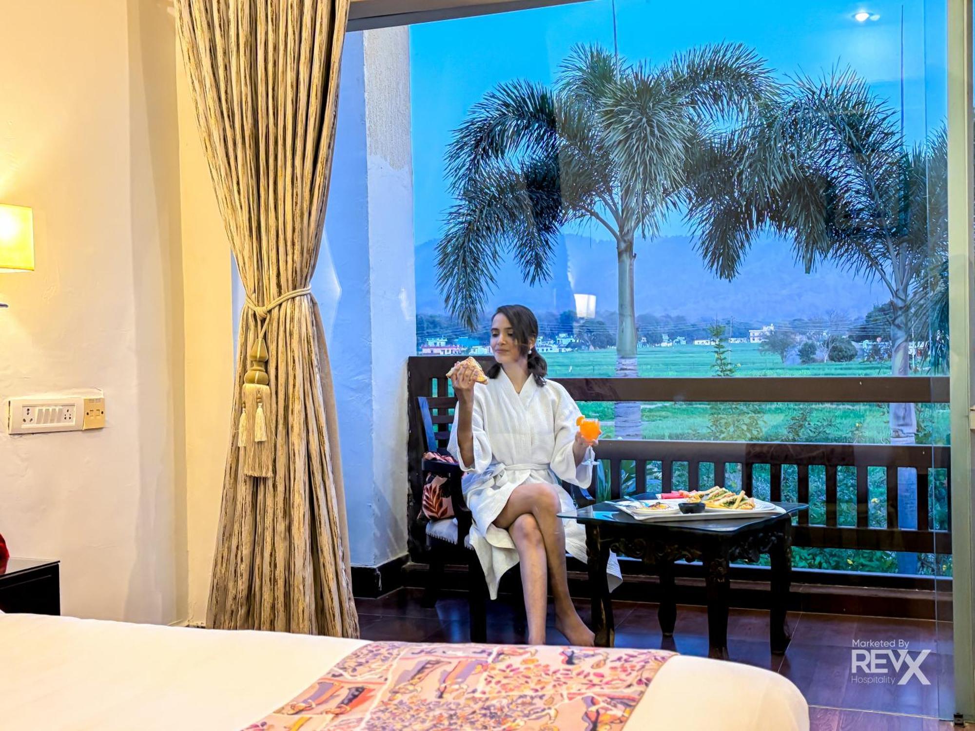 רישיקש The Neeraj River Forest Resort Ayurvedic Wellness Center מראה חיצוני תמונה
