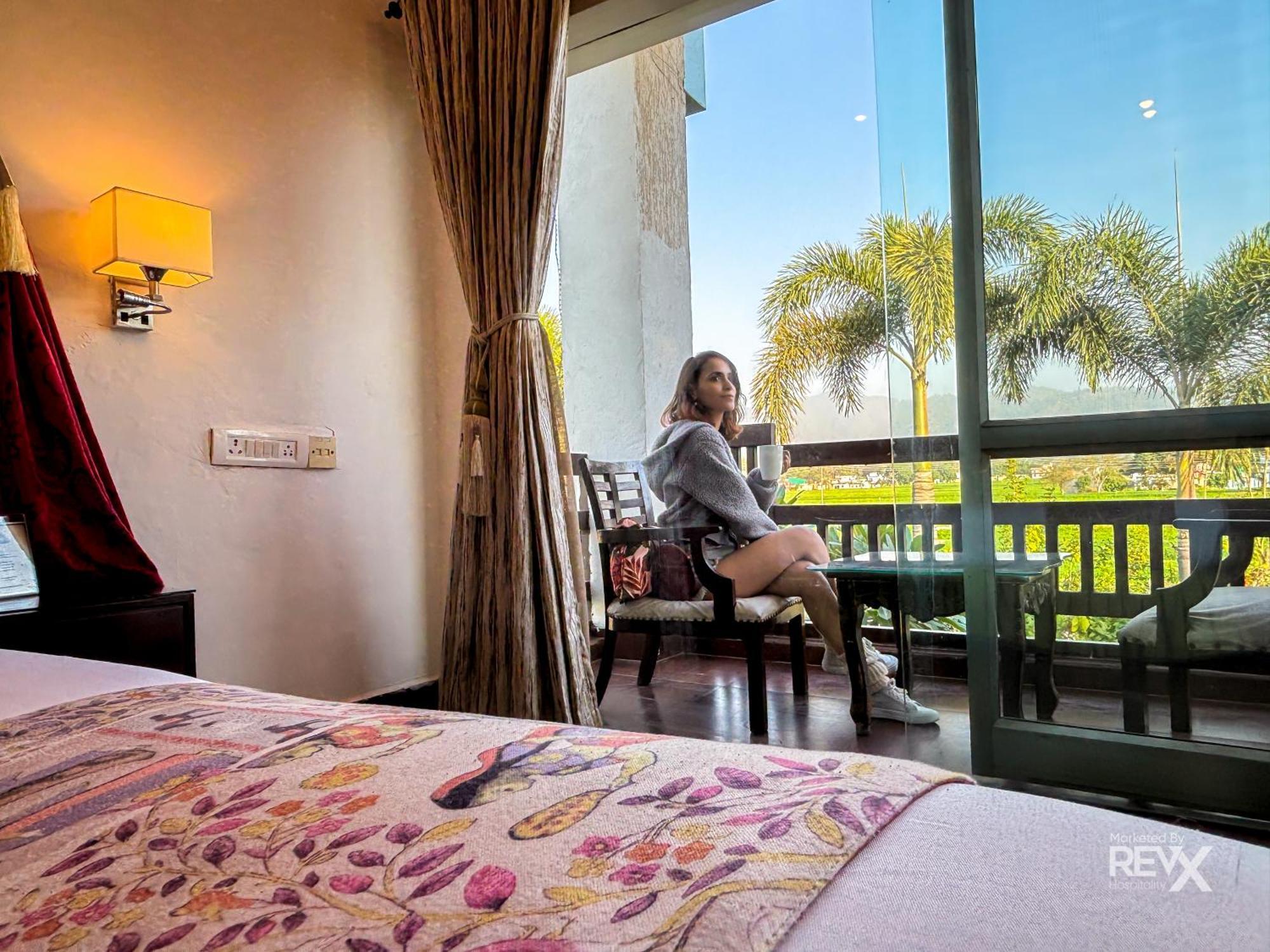 רישיקש The Neeraj River Forest Resort Ayurvedic Wellness Center מראה חיצוני תמונה